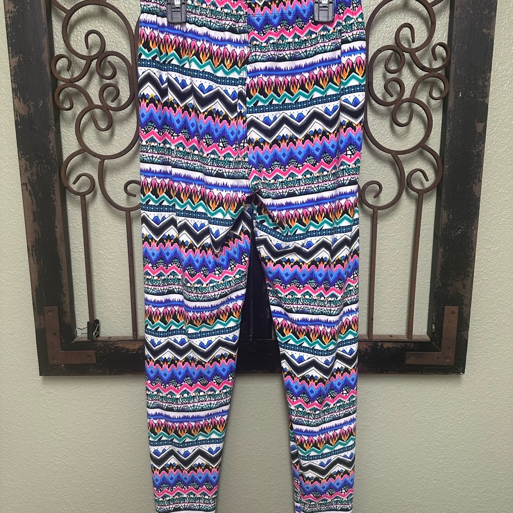 Always Colorful Patterned plus Leggings - Picture 2 of 5